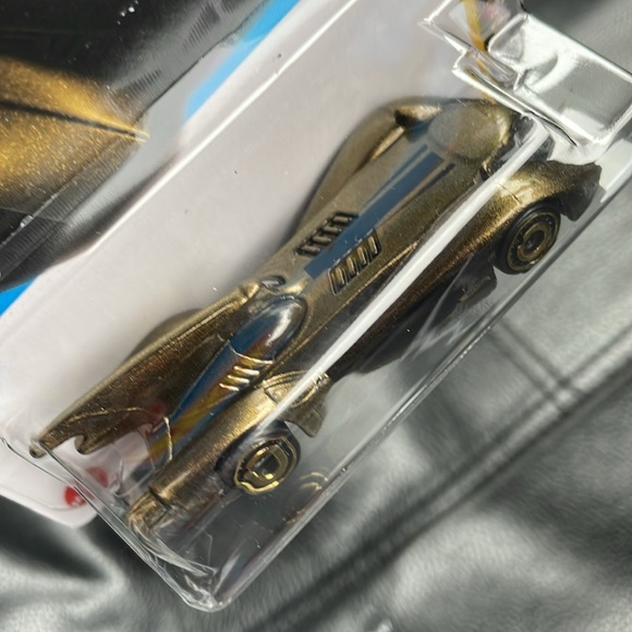 COPY - Batman Batmobile Hot Wheels 2023 Batman Collection Brave & the Bold Car … - Picture 5 of 9